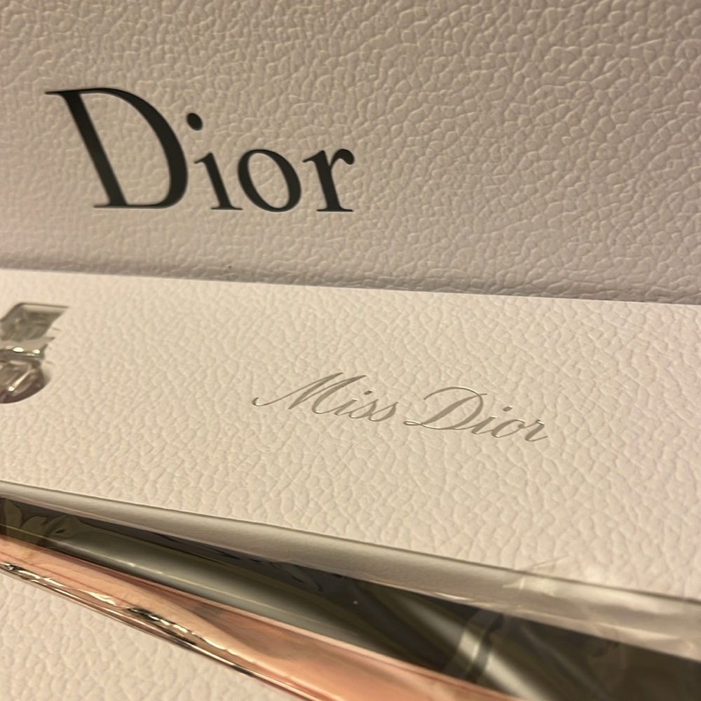 Brand New DIOR Miss Dior Fan - Picture 11 of 16